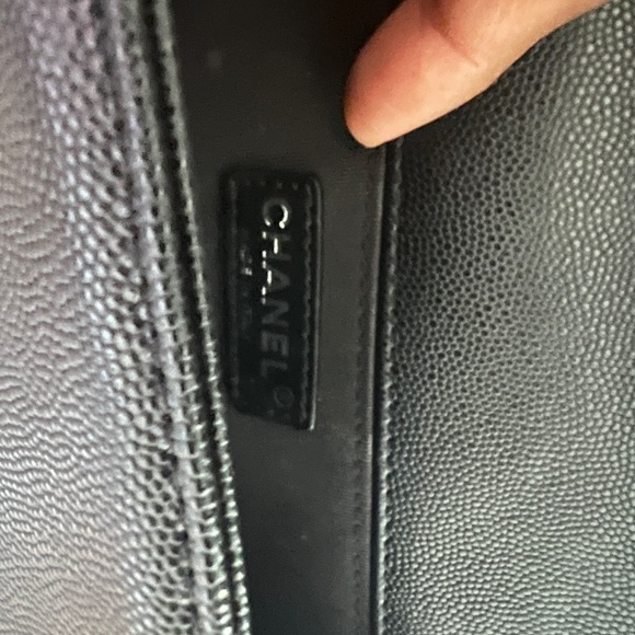 CHANEL Caviar Quilted Medium Boy Flap Black - Picture 7 of 10
